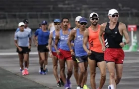Marchistas colombianos que se preparan para el debut. 