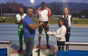 Anthony Zambrano premiado en una competencia nacional.