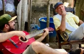 Ángel Alfonso Molina Molina junto con su hijo Miche Molina. 