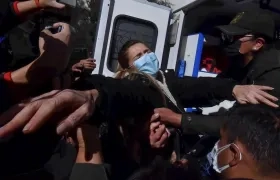  La exmandataria interina Jeanine Añez fue evacuada del penal en una silla de ruedas.