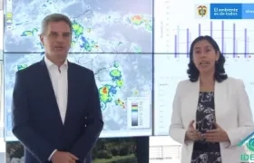 Carlos Correa, ministro de ambiente; y la directora del Ideam, Yolanda González.