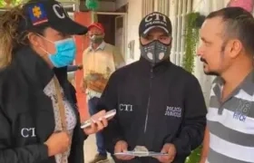 Momento en que el CTI de la Fiscalía capturaba a Wilmer Antonio Alarcón Vargas.