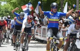 Nelson Soto, ciclista barranquillero, al imponerse campeón panamericano. 