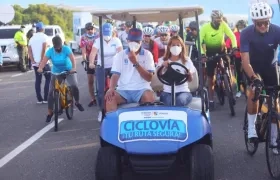 La Gobernadora Elsa Noguera encabezando la caravana.