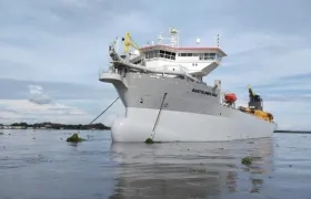 La draga 'Bartolomeu Dias' quedó paralizada en el puerto.