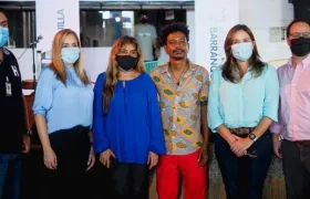 Gremios culturales con los secretarios de Cultura y Desarrollo, María T. Fernández y  Ricardo Plata, en el lanzamiento de la convocatoria.