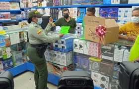La Policía Metropolitana en campaña de prevención del delito.
