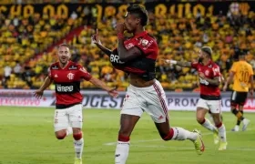 Bruno Henrique celebra uno de sus goles. 