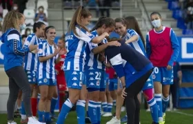 Carolina Arbeláez se despide entre lágrimas de sus compañeras. 