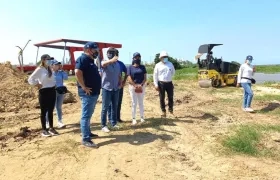 El Alcalde Jaime Pumarejo y el Gerente de ADI Alberto Salah en el Malecón La Loma.