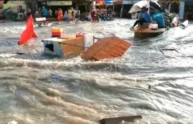 Estragos causado por un tsunami menor en Chile y Perú.