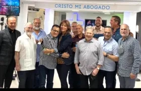 Ismael Miranda, rodeado de amigos y familiares.