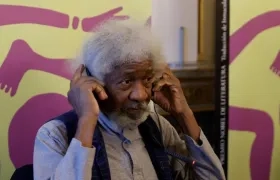 Wole Soyinka, primer africano en recibir el Premio Nobel de Literatura.