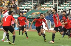 Mohamed Salah corre a celebrar el gol de la clasificación. 