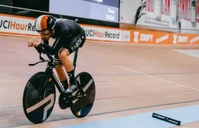 Filippo Ganna durante el récord de la hora. 