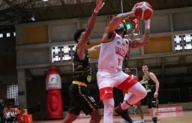 Brandon Davies, jugador de Titanes. 