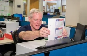 Un funcionario del área de visas de la Embajada de EE.UU. en Bogotá.