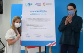 Gobernadora Elsa Noguera junto a la Carolina Wiesner. 