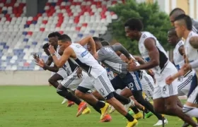 Jugadores de Junior en un entrenamiento. 
