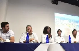 La Ministra María Isabel Urrutia instalando el evento.