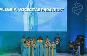 Uno de los grupos que se presentó en el Salón Jumbo.