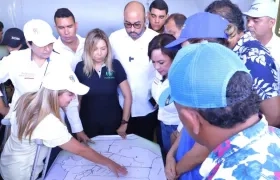 La Gobernadora Elsa Noguera analizando la situación del sur.