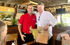 El Alcalde José Fernando Vargas con el Embajador de Suiza Eric Mayoraz.