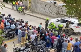 La camioneta del comerciante Jaime Llorente, minutos después del atentado.