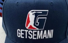 Gorra de la novena de Getsemaní. 