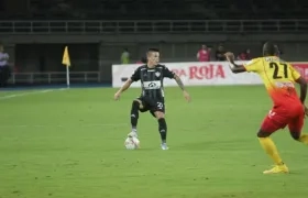 Walmer Pacheco enfrentando la marca de Jimer Fory.