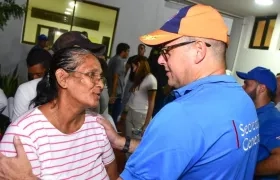 El Secretario General de la Gobernación, Raúl Lacouture, durante la entrega de los subsidios.