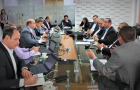 Mesa de trabajo en la Agencia Nacional de Minería.