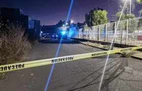 Policías en la cancha de fútbol epicentro del ataque armado en Zacatecas.