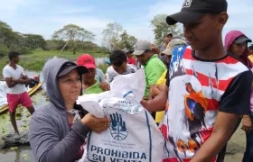Damnificados de La Mojana que habían regresado a sus parcelas retornaron a los albergues por nuevas inundaciones.