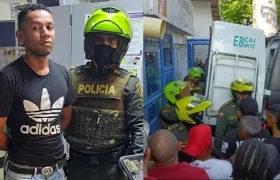 El agresor inmediatamente fue capturado por la Policía y montado a una patrulla. 