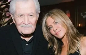 La actriz Jennifer Aniston y su padre John Aniston.