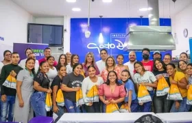 El grupo de seleccionados que estudiarán bajo la orientación de Gato Dumas y el reconocido chef Manuel Mendoza.