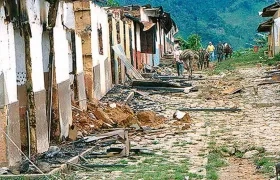 Imagen de El Aro tras la masacre.