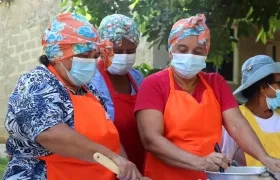 Emprendedoras de la cocina en plena actividad.