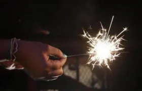 El riesgo de manipular y quemar pólvora es alto. Lo ideal es no hacerlo.