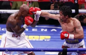 El filipino Manny Pacquiao (derecha).