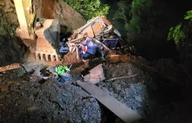 Labores de remoción de tierra y búsqueda de víctimas.