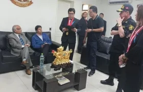 El destituido presidente peruano Pedro Castillo y su ex primer ministro Anibal Torres, en la Prefectura de Lima.