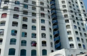 De esta edificación cayó la mujer fallecida el jueves.