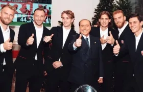 Silvio Berlusconi y jugadores del Monza.