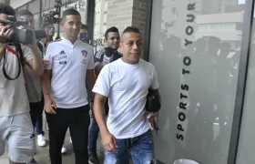 Vladimir Hernández a su llegada al lugar en donde se realizaron los exámenes médicos.