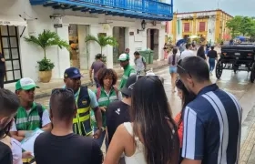 Entidades distritales como el DATT están guiando a ciudadanía sobre la peatonalización.