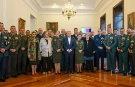 Ascensos de Ejército y Policía.