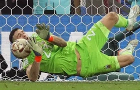 Emiliano Martínez otra vez volvió a ser figura de Argentina.