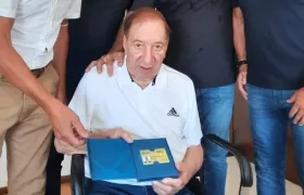 Carlos Salvador Bilardo tras recibir la distinción.